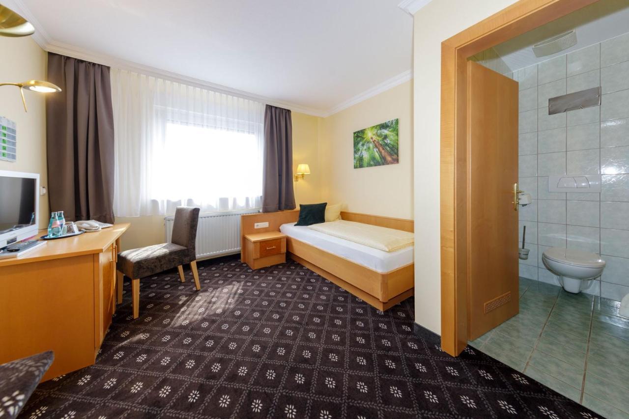Nidderau Hotel Zum Adler מראה חיצוני תמונה